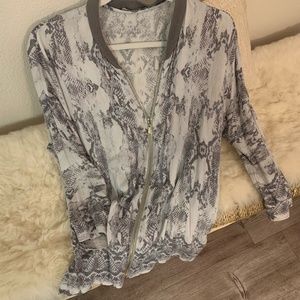 Lightweight Zip up Top